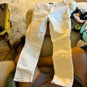 ABERCROMBIE AND FITCH WHITE JEANS CURVE LOVE 12/31